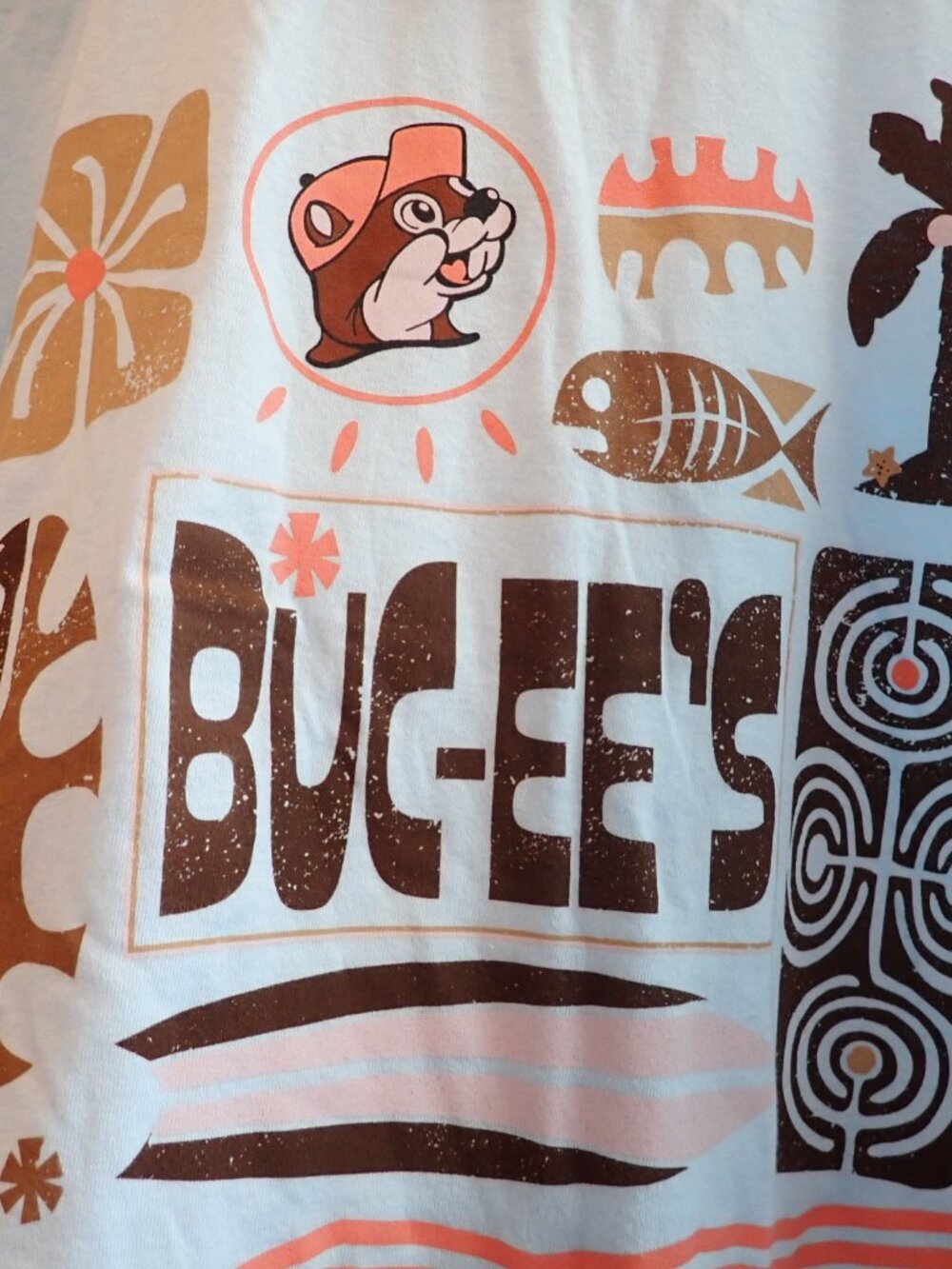 Buc-ee's T Shirt Pretty Color's - Picture 8 of 15